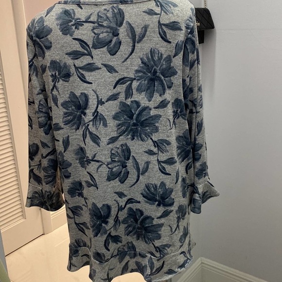 Blue and gray very soft long sleeves ruffles top Westport Scoop neck 2X
C - Picture 7 of 9